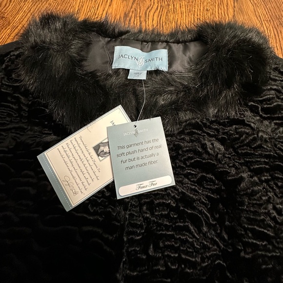 Jaclyn Smith Black Velvet Vest with Faux Fur Collar Size Large - Picture 6 of 7